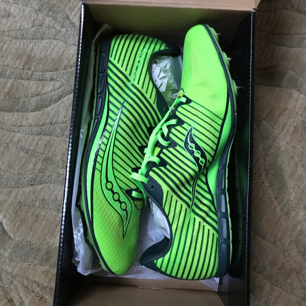 NWT Saucony green track spike cleats size 11